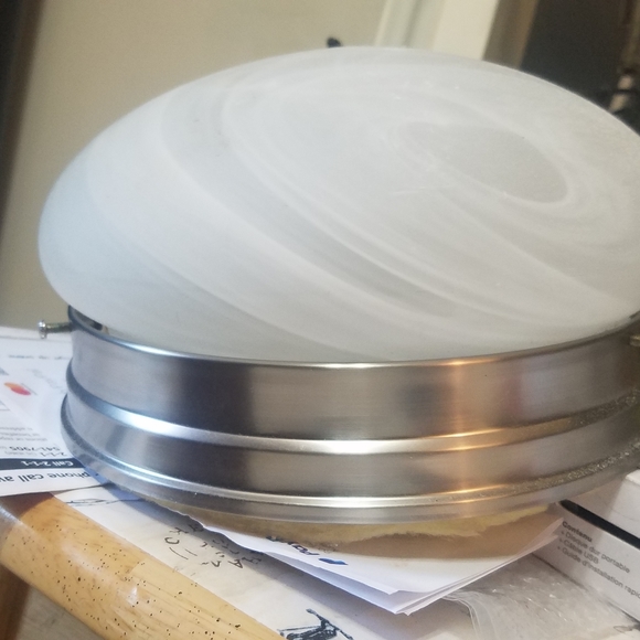 Light fixture - Picture 1 of 3